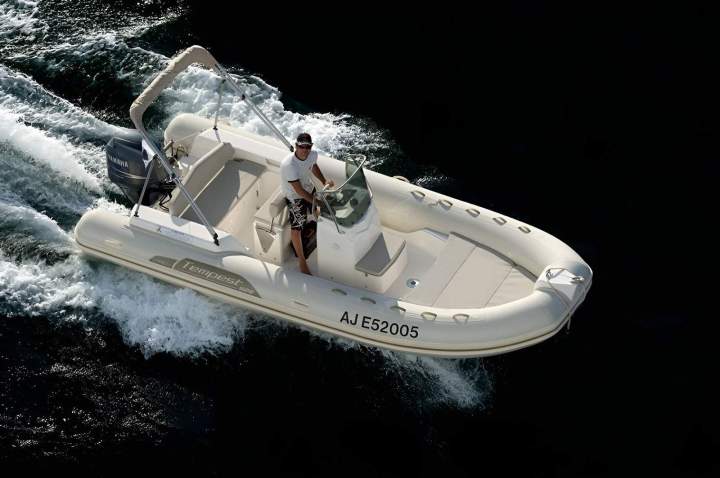 Louer bateau puissant Porto-Vecchio