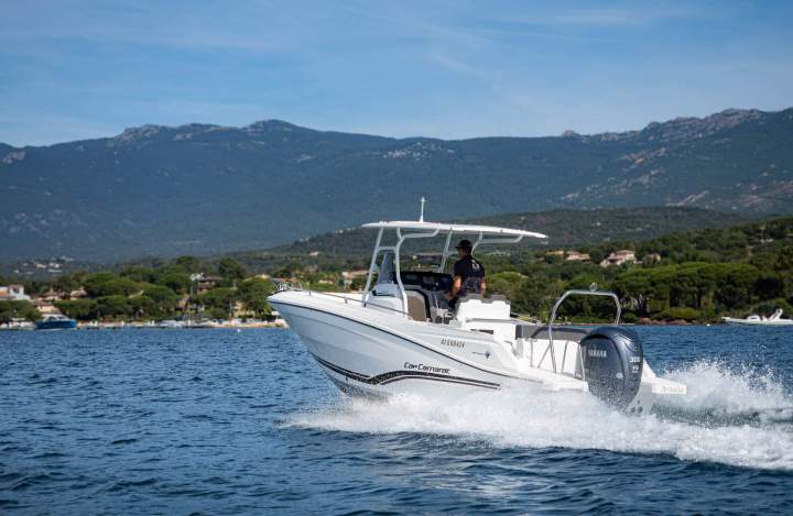 Louer bateau puissant Porto-Vecchio